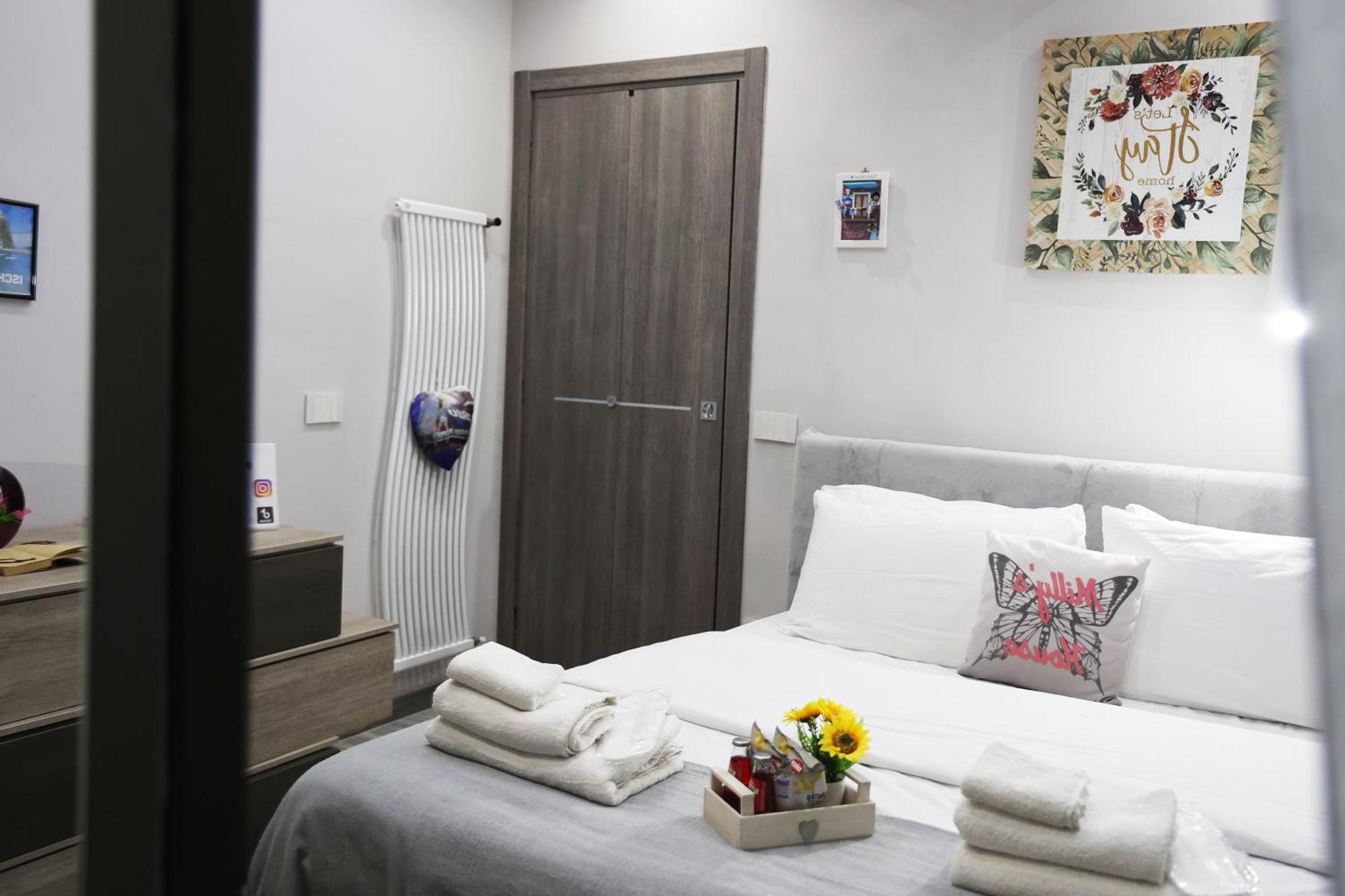 Appartamento Milly'S House Napoli Esterno foto