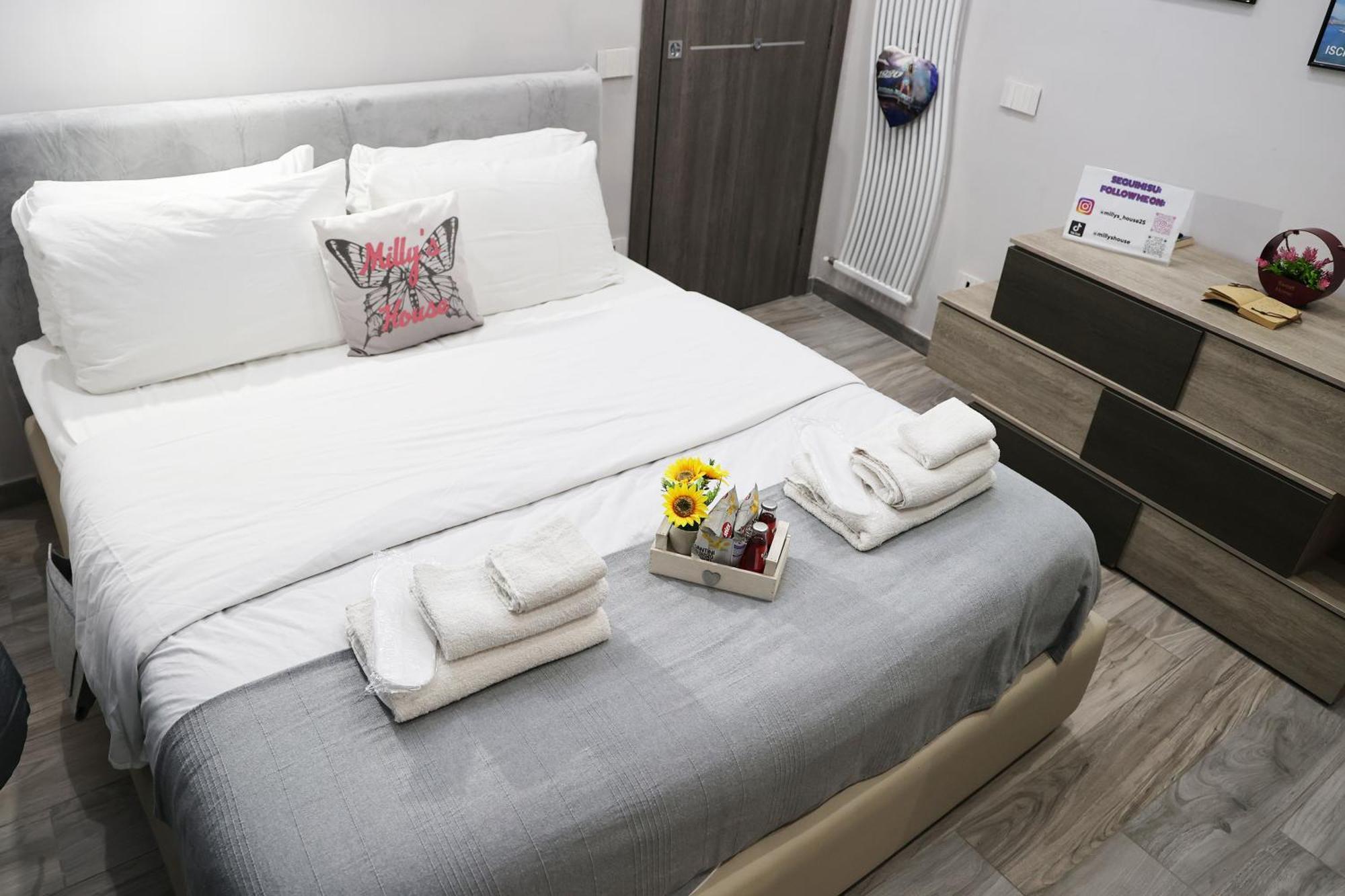Appartamento Milly'S House Napoli Esterno foto